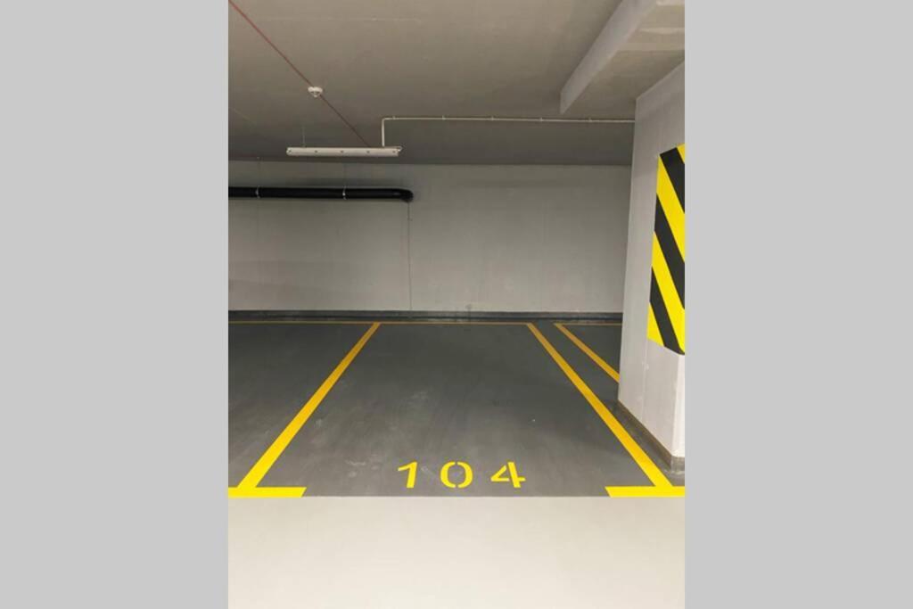 Exclusive 2Br! Apartment Near City Center +Netflix Warschau Exterior foto