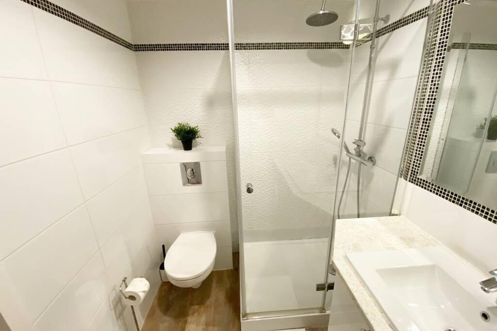 Exclusive 2Br! Apartment Near City Center +Netflix Warschau Exterior foto
