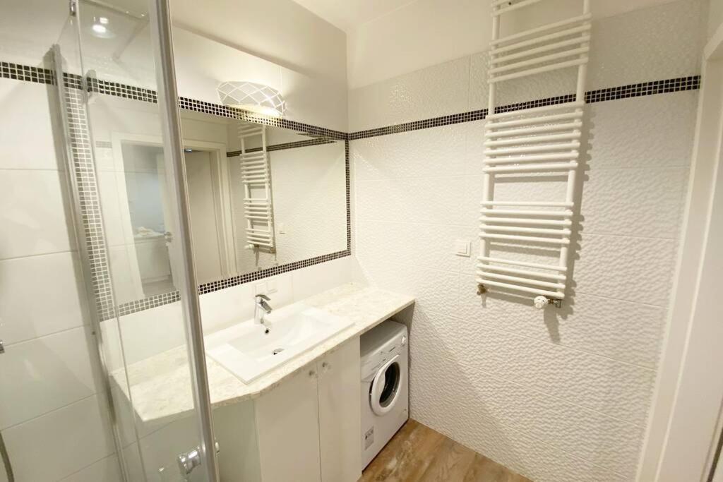 Exclusive 2Br! Apartment Near City Center +Netflix Warschau Exterior foto