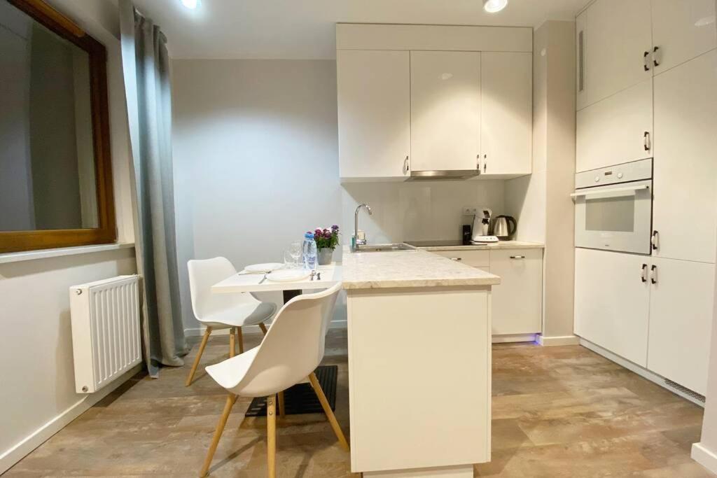 Exclusive 2Br! Apartment Near City Center +Netflix Warschau Exterior foto