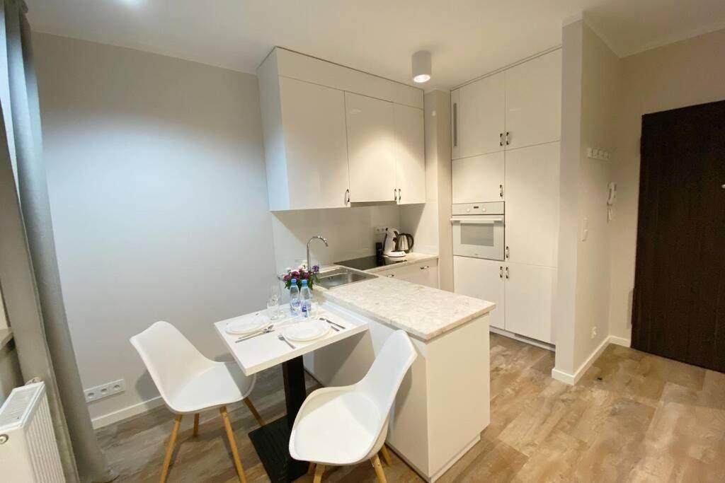 Exclusive 2Br! Apartment Near City Center +Netflix Warschau Exterior foto