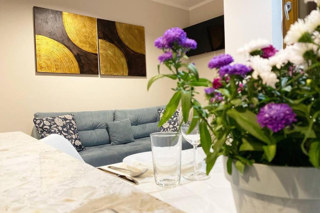 Exclusive 2Br! Apartment Near City Center +Netflix Warschau Exterior foto